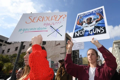 Biểu tình phản đối bạo lực súng đạn ở Los Angeles, California, ngày 24/3. (Nguồn: AFP)