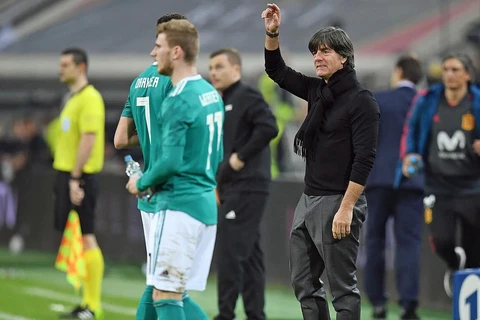 Huấn luyện viên đội tuyển Đức Joachim Löw chỉ đạo trong trận đấu với Tây Ban Nha. (Nguồn: Dfb.de)