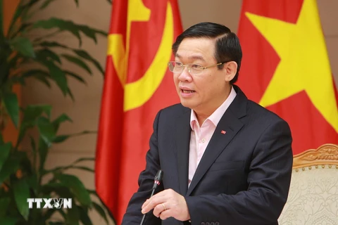 Phó Thủ tướng Vương Đình Huệ phát biểu điều hành cuộc họp. (Ảnh: Dương Giang/TTXVN)