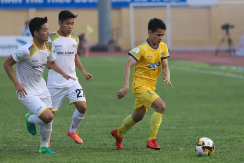 Tổng hợp vòng 4 V-League: Than Quảng Ninh vũng vàng ngôi đầu
