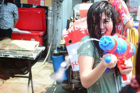Hình ảnh người dân Thái Lan tưng bừng đón Tết cổ truyền Songkran