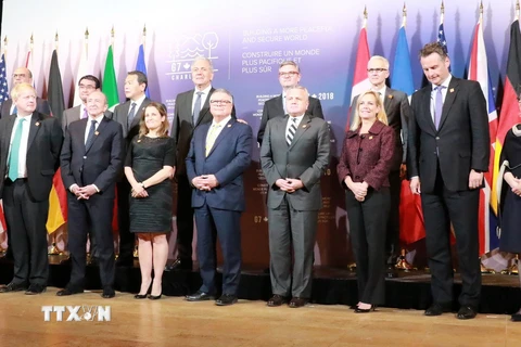 Các Bộ trưởng Ngoại giao G7 chụp ảnh chung sau Hội nghị. (Ảnh: Trường Giang/TTXVN)