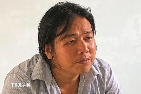 Nguyễn Giang Lâu, một trong ba đối tượng cầm đầu băng nhóm "cưỡng đoạt tài sản" của ngư dân bị triệu tập đến cơ quan công an để điều tra. (Ảnh: Thế Anh/TTXVN)