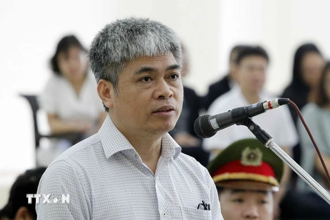 Bị cáo Nguyễn Xuân Sơn, nguyên Tổng giám đốc Ngân hàng thương mại cổ phần Đại Dương tại phiên tòa. (Ảnh: Văn Điệp/TTXVN)