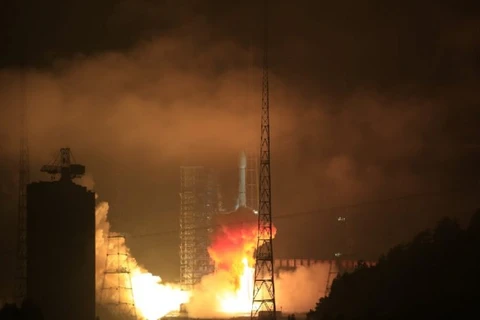 Vệ tinh viễn thông mới APSTAR-6C được phóng lên quỹ đạo từ Trung tâm Phóng vệ tinh Tây Xương, Tây Nam Trung Quốc. (Nguồn: spacetechasia.com)