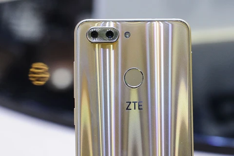 Một mẫu điện thoại di động cao cấp của ZTE. (Nguồn: Getty)