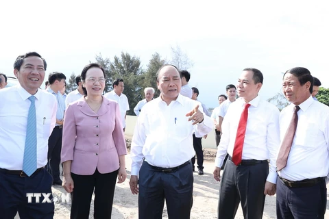 Hình ảnh Thủ tướng Nguyễn Xuân Phúc thăm nhà máy ôtô Vinfast
