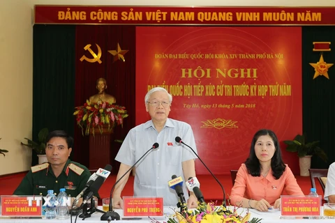 Tổng Bí thư Nguyễn Phú Trọng phát biểu tại buổi tiếp xúc cử tri tại phường Phú Thượng, quận Tây Hồ. (Ảnh: Trí Dũng/TTXVN)