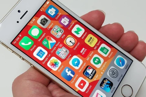 Mẫu điện thoại iPhone SE đời đầu. (Nguồn: forbes.com)