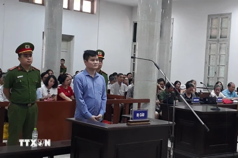 Bị cáo Phạm Thanh Hải nghe Tòa tuyên án. (Ảnh: Nguyễn Cúc/TTXVN)