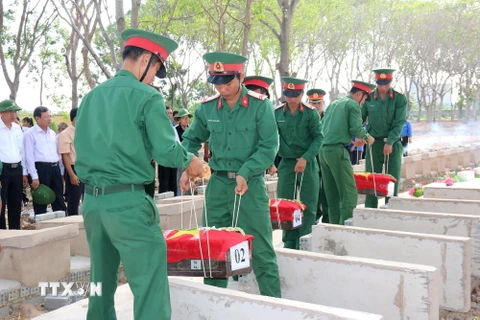 Tổ chức lễ truy điệu, an táng hài cốt liệt sỹ hy sinh tại Campuchia