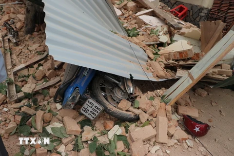 Cận cảnh các công nhân bị rơi từ tầng 2 ngôi nhà sập ở Đà Lạt