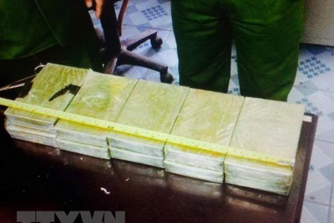 Sơn La: Bắt 1 đối tượng đang trên đường vận chuyển 6 bánh heroin 