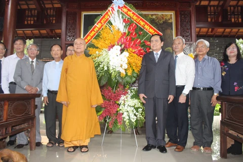 Chủ tịch Mặt trận Tổ quốc Việt Nam chúc mừng Đại lễ Phật đản