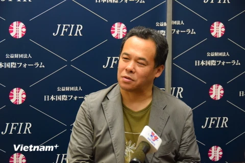 Giáo sư Go Ito trả lời phỏng vấn phóng viên TTXVN tại Nhật Bản. (Ảnh: Nguyễn Tuyến/Vietnam+)