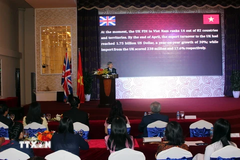 Ông Trần Hùng Việt, Chủ tịch Hội hữu nghị Việt-Anh Thành phố Hồ Chí Minh phát biểu tại buổi lễ. (Ảnh: Xuân Khu/TTXVN)