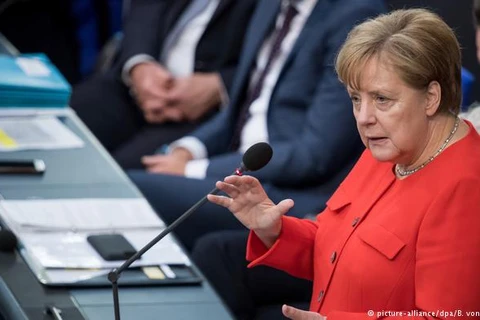 Thủ tướng Đức Angela Merkel trả lời chất vấn của các nhà lập pháp Đức. (Nguồn: dpa)