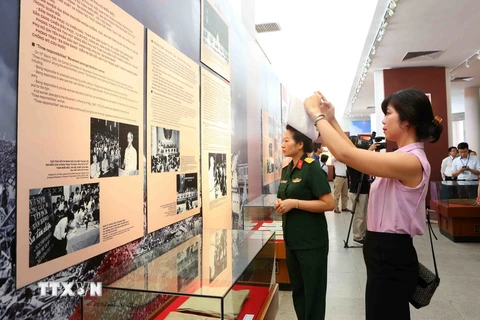 Khai mạc triển lãm Hồ Chủ tịch với phong trào Thi đua yêu nước
