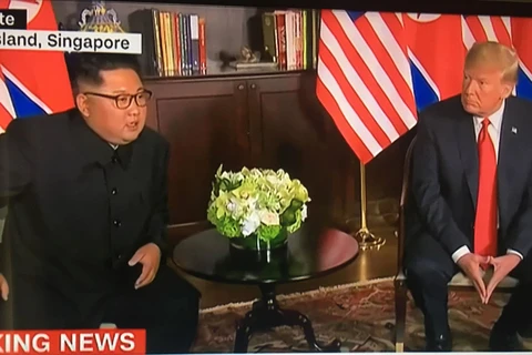 Tổng thống Mỹ Donald Trump và nhà lãnh đạo Triều Tiên bắt đầu họp kín 