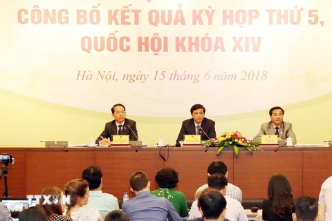 Tổng Thư ký, Chủ nhiệm Văn phòng Quốc hội Nguyễn Hạnh Phúc chủ trì buổi họp báo. (Ảnh: Trọng Đức/TTXVN)