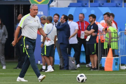 Huấn luyện viên đội tuyển Brazil Tite trên sân tập Rostov-on-Don, (Nguồn: AFP)