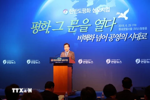 Thủ tướng Hàn Quốc Lee Nak-yon phát biểu tại hội thảo. (Nguồn: Yonhap/TTXVN)