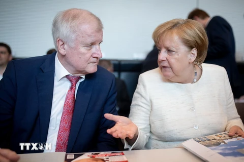 Thủ tướng Đức Angela Merkel và ông Horst Seehofer. (Nguồn: AFP/TTXVN)