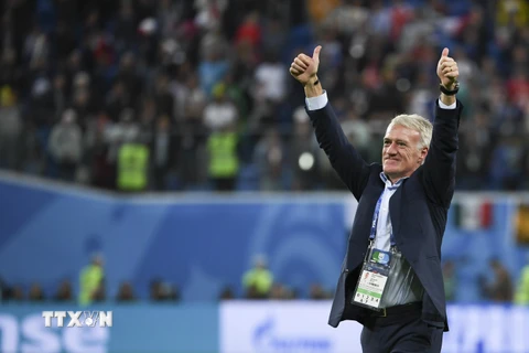 Huấn luyện viên Didier Deschamps mừng chiến thắng của đội tuyển Pháp sau trận bán kết World Cup 2018 giữa Pháp và Bỉ tại Saint Petersburg, Nga ngày 10/7. (Nguồn: AFP/ TTXVN)