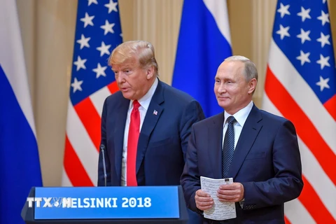 Tổng thống Nga Vladimir Putin (phải) và Tổng thống Mỹ Donald Trump tại cuộc họp báo chung sau cuộc gặp thượng đỉnh ở Helsinki, Phần Lan ngày 16/7. (Nguồn: AFP/ TTXVN)