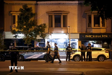 Cảnh sát phong tỏa hiện trường vụ xả súng ở Toronto, Canada sáng 23/7. (Nguồn: AFP/TTXVN)