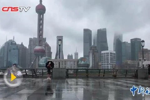 Bão Jongdari gây mưa lón ở Thượng Hải, Trung Quốc. (Nguồn: ecns.cn)