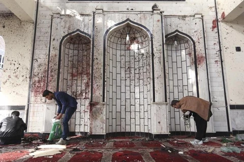 Hiện trường một vụ đánh bom nhà thờ Hồi giáo ở Afghanistan hồi tháng 10/2017. Ảnh minh họa. (Nguồn: AP)