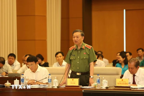Bộ trưởng Bộ Công an Tô Lâm trả lời chất vấn của các đại biểu Quốc hội. (Ảnh: Dương Giang/TTXVN)