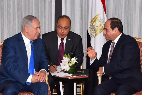 Thủ tướng Israel Benjamin Netanyahu và Tổng thống Ai Cập Abdel-Fattah el-Sisi trong một cuộc gặp chính thức. (Nguồn: Reuters)