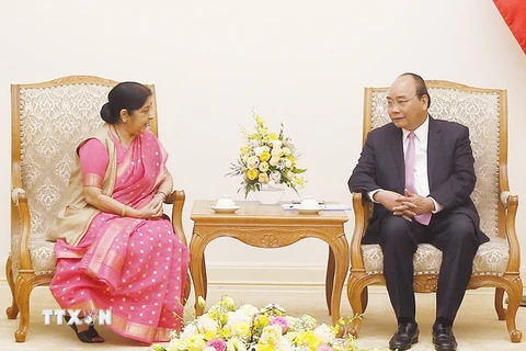 Thủ tướng Nguyễn Xuân Phúc tiếp bà Sushma Swaraj, Bộ trưởng Ngoại giao Cộng hòa Ấn Độ đang có chuyến thăm và làm việc tại Việt Nam. (Ảnh: Lâm Khánh/TTXVN)