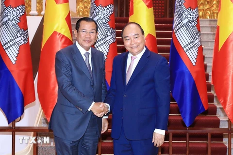 Thủ tướng Nguyễn Xuân Phúc tiếp song phương Thủ tướng Chính phủ Hoàng gia Campuchia Samdech Techo Hun Sen. (Ảnh: Thống Nhất/TTXVN)