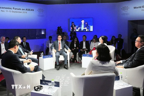 Phó Thủ tướng Chính phủ Vũ Đức Đam và các đại biểu tại Phiên thảo luận "Tương lai việc làm ở ASEAN trong công nghiệp 4.0." (Ảnh: Nguyễn Khang/TTXVN)