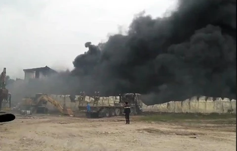 Cháy lớn tại công ty cơ khí ở Hưng Yên, khói đen bốc ngùn ngụt