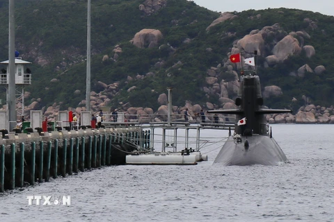 Hình ảnh tàu ngầm của lực lượng phòng vệ Nhật Bản cập cảng Cam Ranh