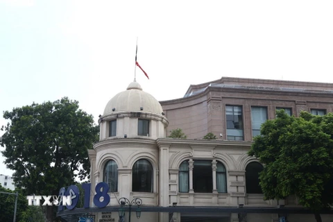 Nhiều công sở bắt đầu treo cờ rủ tưởng nhớ Chủ tịch Trần Đại Quang