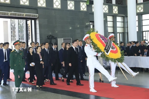 Thủ tướng Hàn Quốc Lee Nak-yeon viếng Chủ tịch nước Trần Đại Quang. (Nguồn: TTXVN)