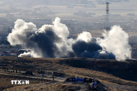 Ảnh tư liệu: Khói bốc lên từ khu vực Sinjar sau một chiến dịch chống khủng bố của lực lượng người Kurd ở miền bắc Iraq. (Nguồn: AFP/TTXVN)