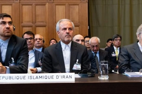 Phái đoàn Iran trước Tòa án Công lý quốc tế (ICJ) tại La Haye (Hà Lan). (Nguồn: The Iran Project)