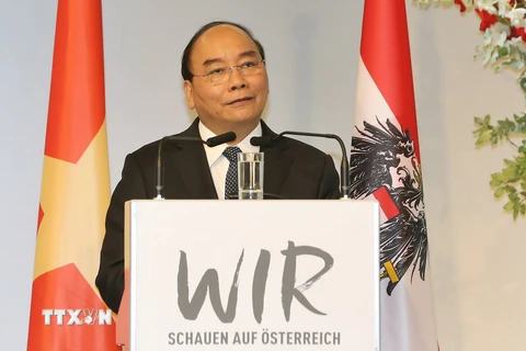 Thủ tướng Nguyễn Xuân Phúc phát biểu tại Diễn đàn doanh nghiệp Việt Nam-Áo. (Ảnh: Thống Nhất/TTXVN)