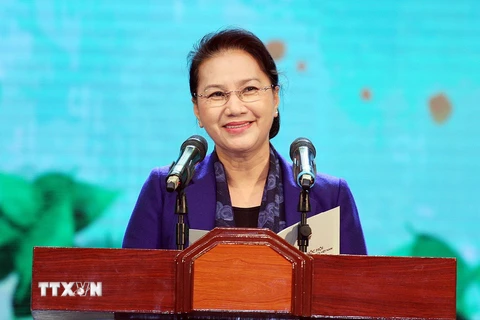 Chủ tịch Quốc hội Nguyễn Thị Kim Ngân phát biểu và phát động nhắn tin ủng hộ người nghèo. (Ảnh: Nguyễn Dân/TTXVN)
