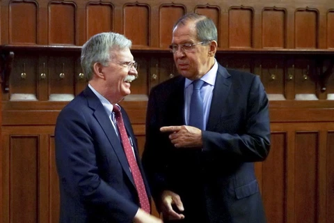 Ngoại trưởng Nga Sergei Lavrov gặp Cố vấn An ninh Quốc gia Mỹ John Bolton tại Moskva. (Nguồn: AP)