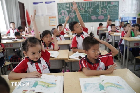 Một lớp học tại trường trung học Xiaogang ở tỉnh An Huy, Trung Quốc. (Nguồn: THX/TTXVN)