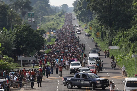 Dòng người di cư khổng lồ đổ về biên giới Mexico-Mỹ, ngày 21/10. (Nguồn: Getty Images)