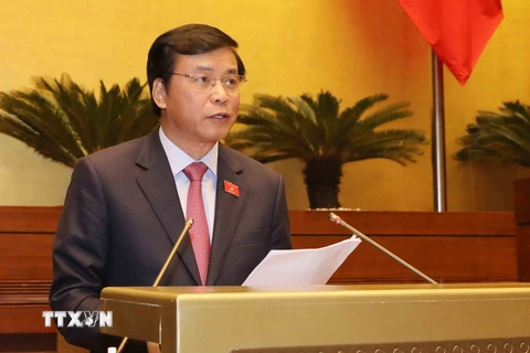 Tổng Thư ký, Chủ nhiệm Văn phòng Quốc hội Nguyễn Hạnh Phúc trình bày báo cáo trước Quốc hội. (Ảnh: Phương Hoa/TTXVN)