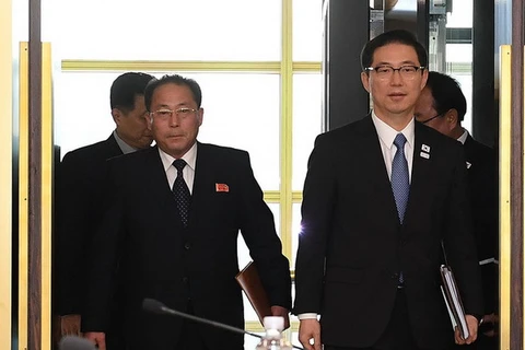 Thứ trưởng Bộ Thống nhất Hàn Quốc cho biết Thứ trưởng Chun Hae-sung và người đồng cấp Triều Tiên Jon Jong-su. (Nguồn: Getty)